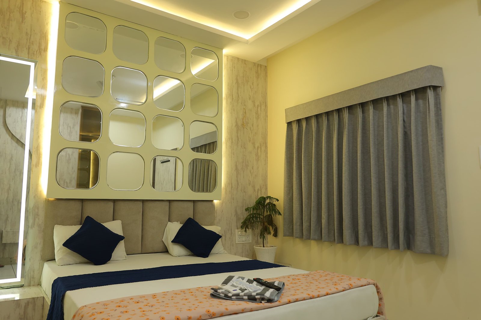 Deluxe Double Bed Setting
